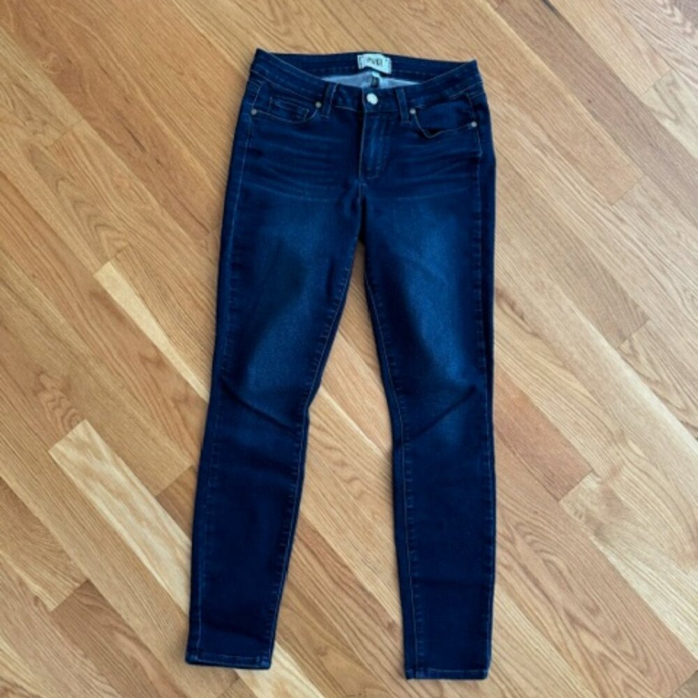 Excellent Condition Paige Verdugo Mid Rise Ultra Skinny Jeans in Size 27